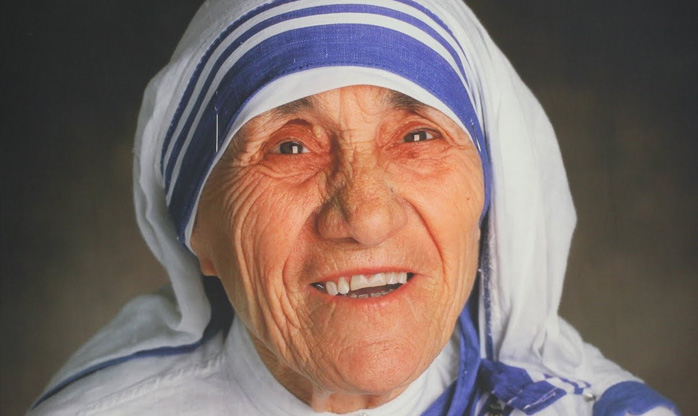 Madre Teresa é canonizada pelo Papa em cerimônia no Vaticano
