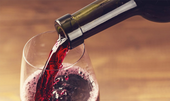 “Uma taça de vinho tinto é equivalente à uma hora na academia”, diz estudo