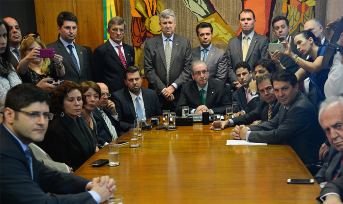 Impeachment de Dilma conta com apoio de 48 senadores