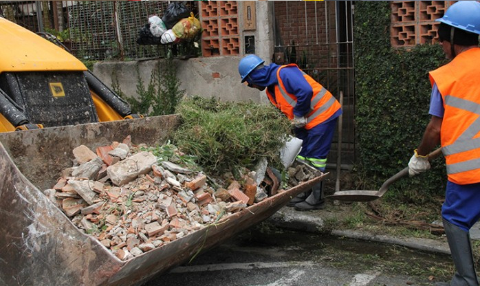 Prefeitura de Barueri inicia o ano com mutirão de limpeza em diversos bairros