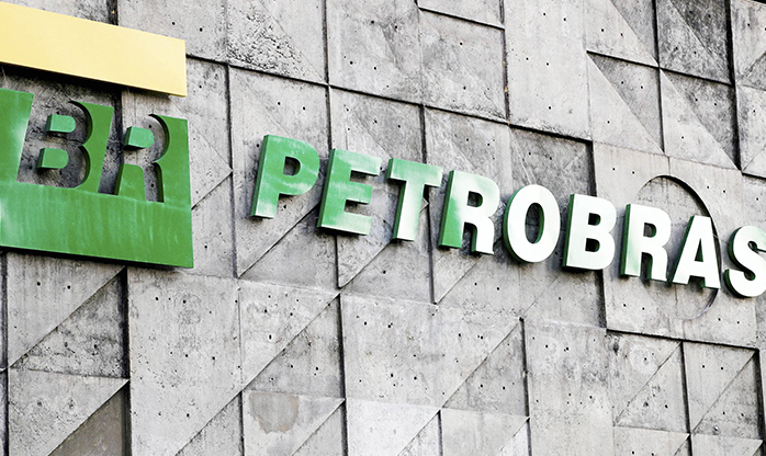 Dossiê contra paridade internacional da Petrobras é entregue ao Congresso