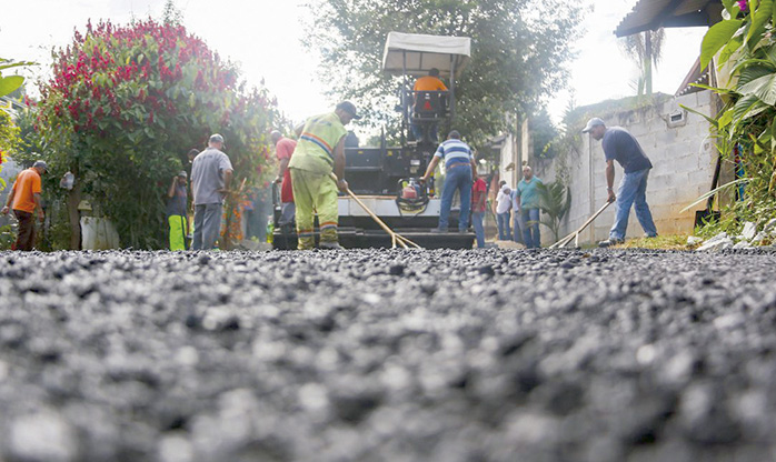 Prefeitura de Cotia inicia pavimentação no bairro Água Espraiada 