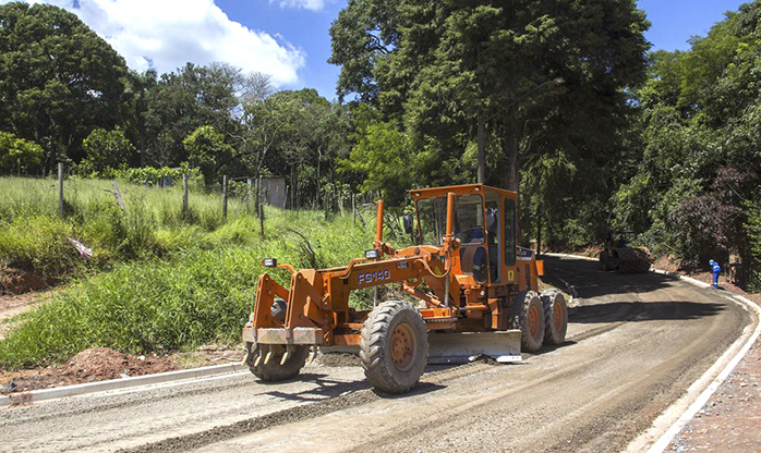 Prefeitura de Cotia avança com as obras de pavimentação em estradas