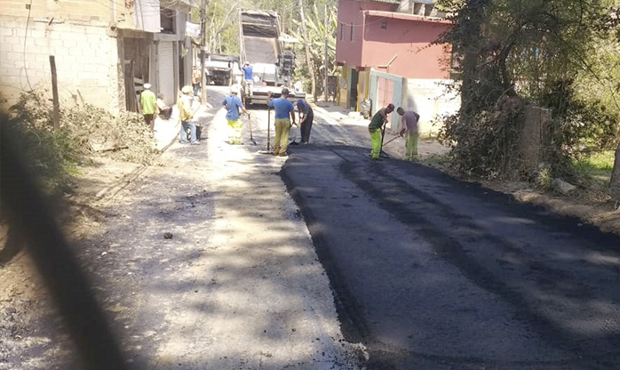 “Asfalto Novo” melhora os acessos em diversos bairros de Cotia 