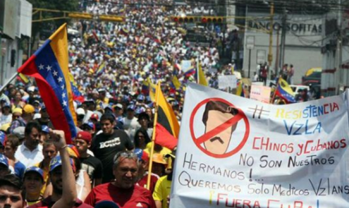 Venezuelanos protestam contra falta de alimentos
