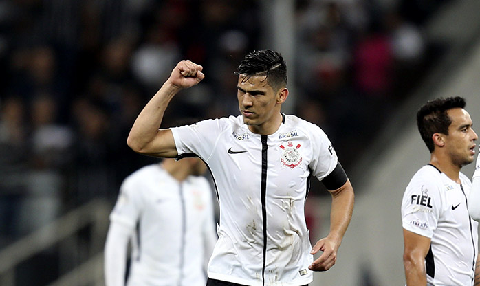 Corinthians inicia conversas para renovar com Balbuena