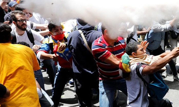 Manifestação em favor do Parlamento deixa mais de 40 feridos na Venezuela