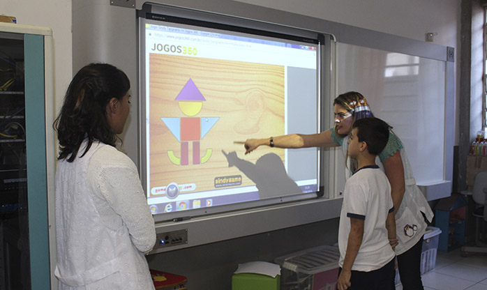 Novas lousas digitais dinamizam as aulas e melhoram a aprendizagem em Barueri