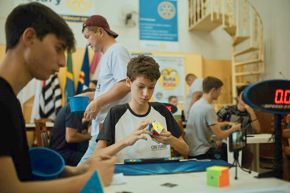 Barueri recebe o 3º Campeonato Mundial de Cubo Mágico