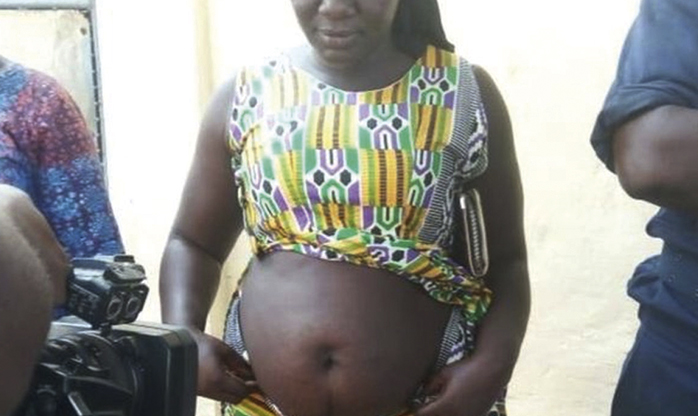 Curandeira é presa por inchar barrigas para convencer 700 mulheres de que estavam grávidas