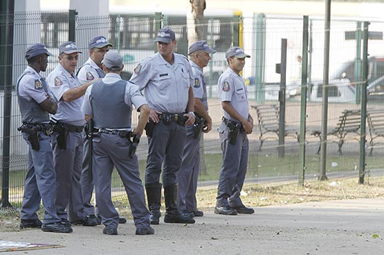 Policias Militares de São Paulo fazem rodízio de coletes