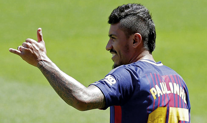 Em pouco tempo de clube, Paulinho já recebe elogios de companheiros do Barça