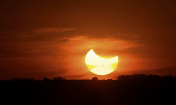 Nasa transmitiu ao vivo o eclipse solar total, que aconteceu nos Estados Unidos
