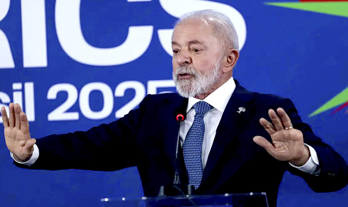 Divergência política sobre IOF é própria da democracia, diz Lula