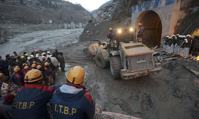 Equipes buscam 200 desaparecidos após rompimento de geleira na Índia