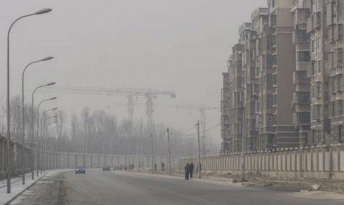 Pequim fechará 2.500 empresas poluentes este ano