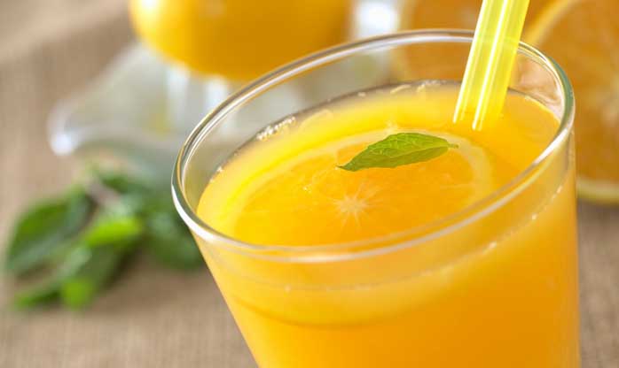 Suco de laranja pode ser consumido durante a dieta, diz pesquisa da Unesp