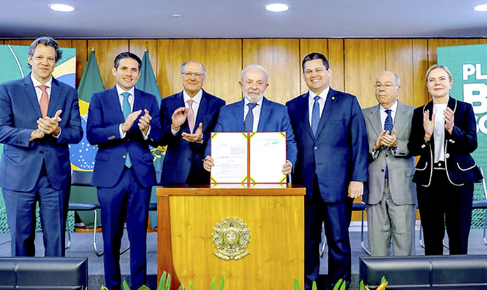 Governo Lula busca apoio no Congresso para enfrentar tarifas dos EUA com  o Plano Brasil Soberano