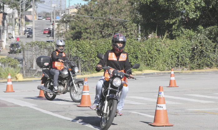 Defesa Civil de Barueri: Já estão abertas as inscrições oferecendo curso gratuito de pilotagem de moto