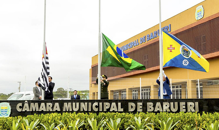 Barueri brilha com desfile cívico  e cerimônia de hasteamento  de bandeiras no 7 de setembro