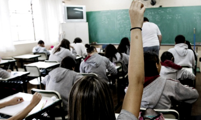 Censo mostra que 11% dos alunos do ensino médio deixaram a escola em 2014 e 2015