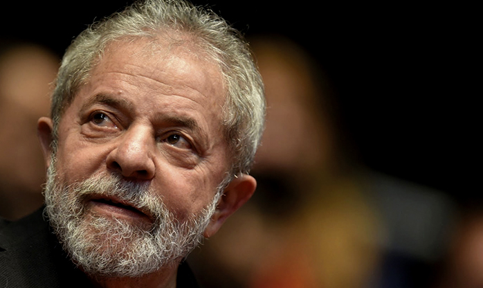 Lula lidera intenções de votos, seguido diretamente por Jair Bolsonaro