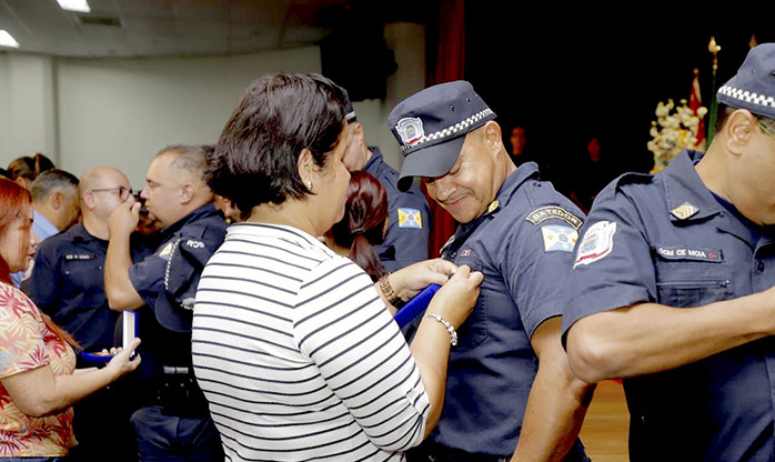 Prefeitura de Barueri e SSDUS entregam medalhas e láureas a guardas municipais