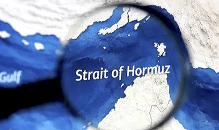 Sem acordo, tráfego marítimo em Ormuz segue praticamente parado