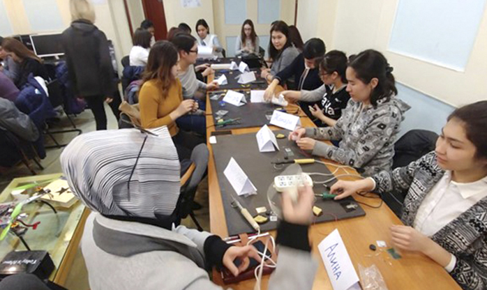 Mulheres do Quirguistão criam crowdfunding para o primeiro satélite do país