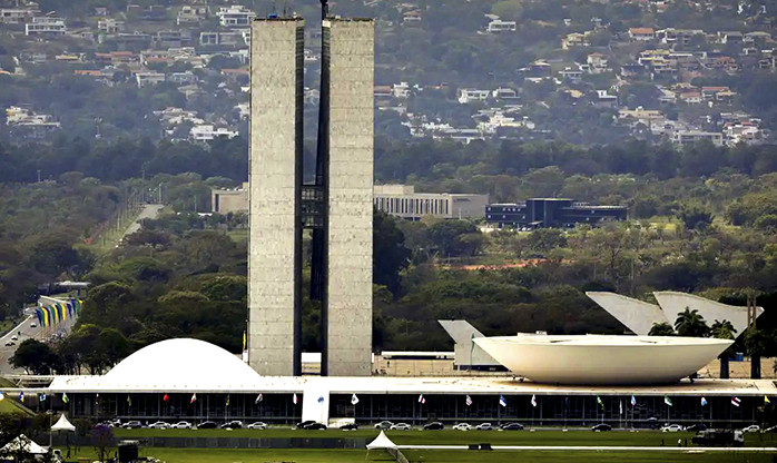 Lula sanciona, com vetos, reajuste salarial para cargos do Legislativo