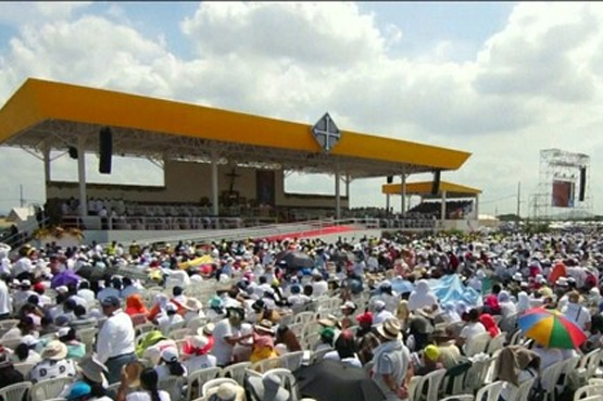 Papa celebra primeira missa no Equador