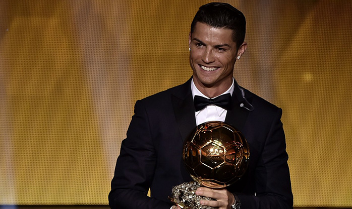 Cristiano Ronaldo se iguala a Messi com prêmio de melhor do mundo