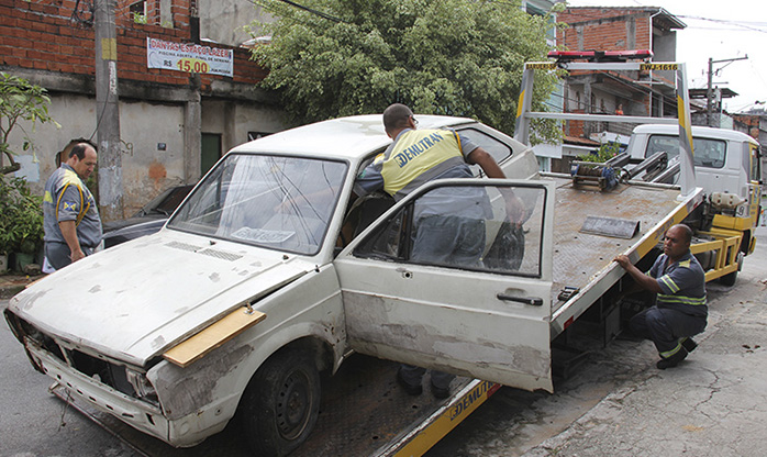 Demutran de Barueri intensifica remoção de veículos abandonados