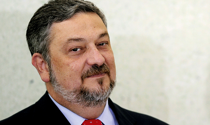 Palocci diz em carta ao PT que viu Lula “sucumbir ao pior da política”