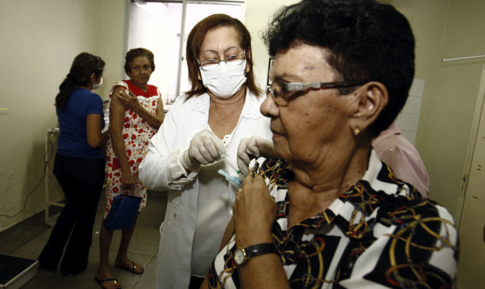 Quatorze estados mais o DF liberam vacina da gripe para toda a população a partir desta segunda