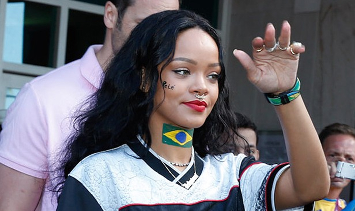 Rihanna oferece bolsas de estudos para alunos brasileiros