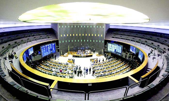 Câmara aprova projeto que reajusta salários de servidores públicos