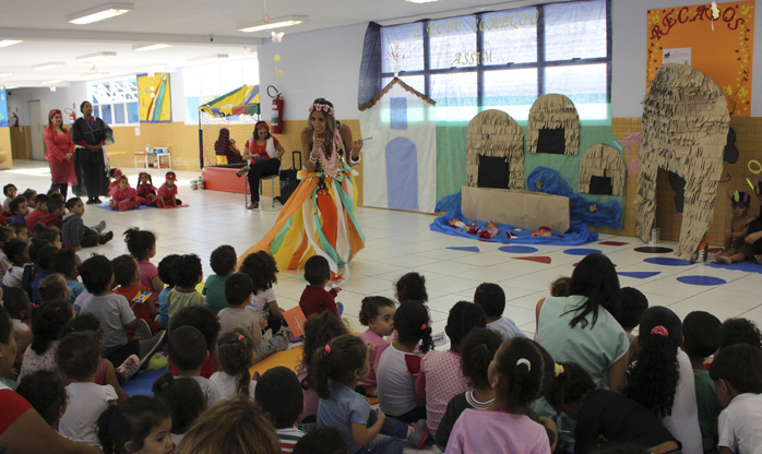 Maternal do Parque dos Camargos comemorou aniversário de Barueri com peça de teatro e apresentação da banda da GCM