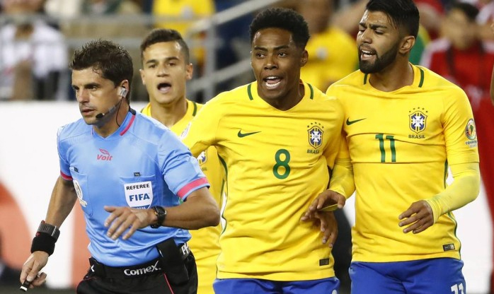 Brasil perde para Peru e cai na 1ª fase da Copa América