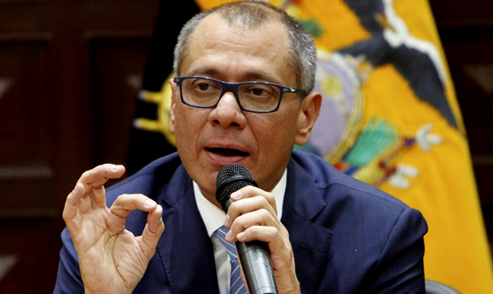 Vice-presidente do Equador se entrega e é levado a prisão