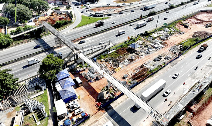 Interdição de passarela no km 26 da Castello Branco começa sábado (28) em Barueri