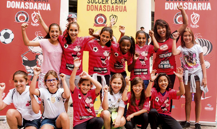 Soccer Camp Donas da Rua promove o empoderamento feminino através do futebol