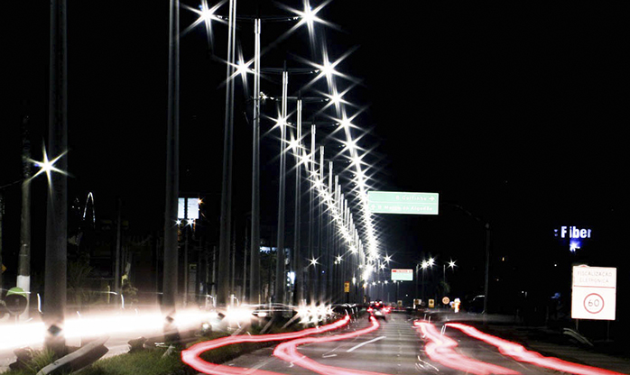 Prefeitura amplia e moderniza iluminação pública em mais avenidas de Caraguatatuba