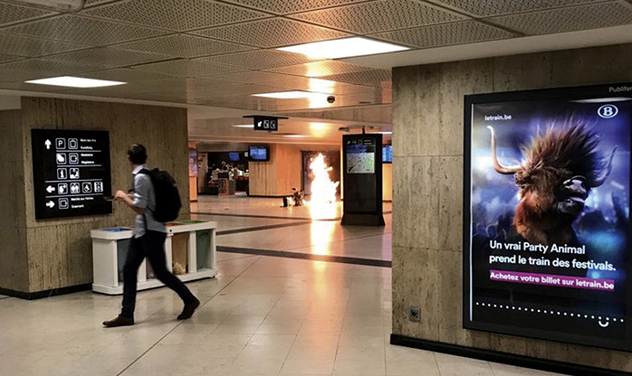 O instante após explosão de mala de homem-bomba em estação de Bruxelas