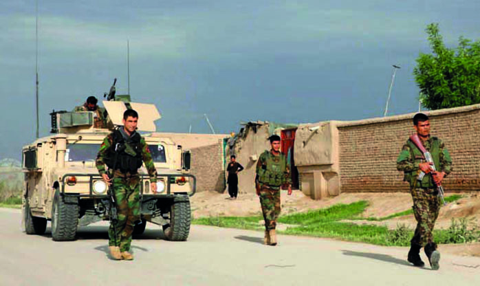 Ataque Talibã contra base militar mata 26 soldados no Afeganistão