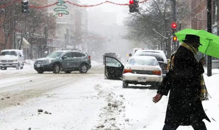 Estados Unidos tem escolas fechadas e voos cancelados por tempestade de neve