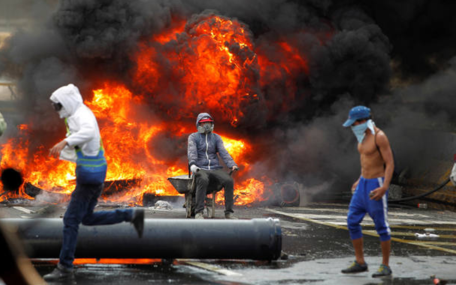 Protestos deixam três mortos no estado de Barinas, na Venezuela