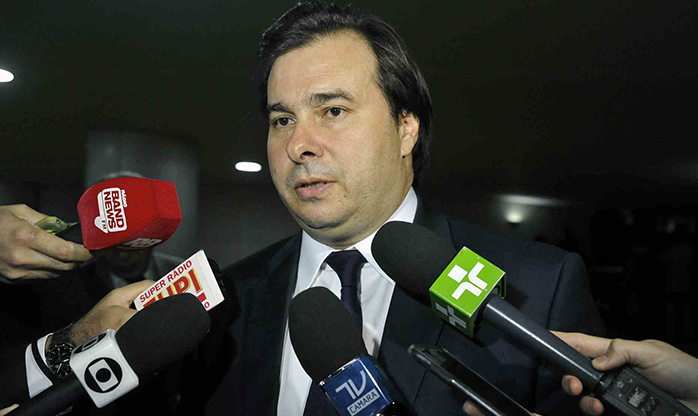 Rodrigo Maia cria comissão para analisar projeto sobre privatização da Eletrobras