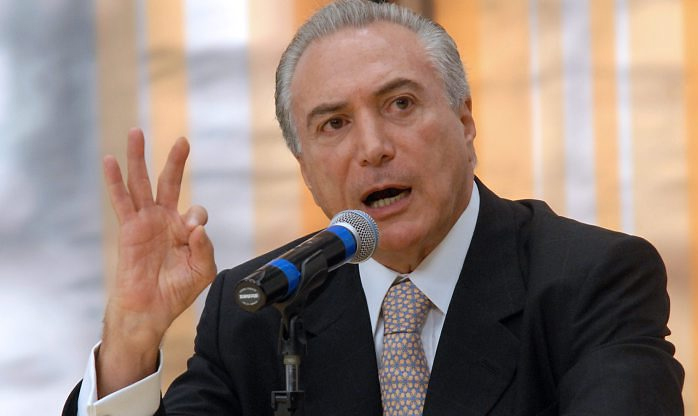 Temer sai da presidência do PMDB e quem sucede é o senador Romero Jucá