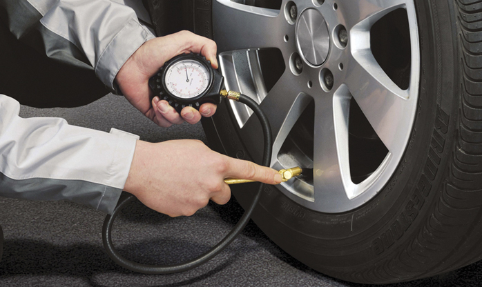 Por que devemos calibrar os pneus periodicamente?